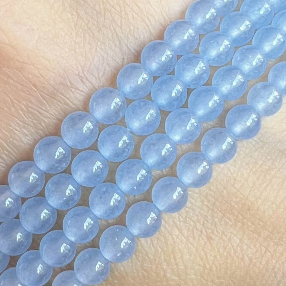 Jadeit světle modrý, 4-4,5 mm, šňůra 38 cm (cca 48 korálků)