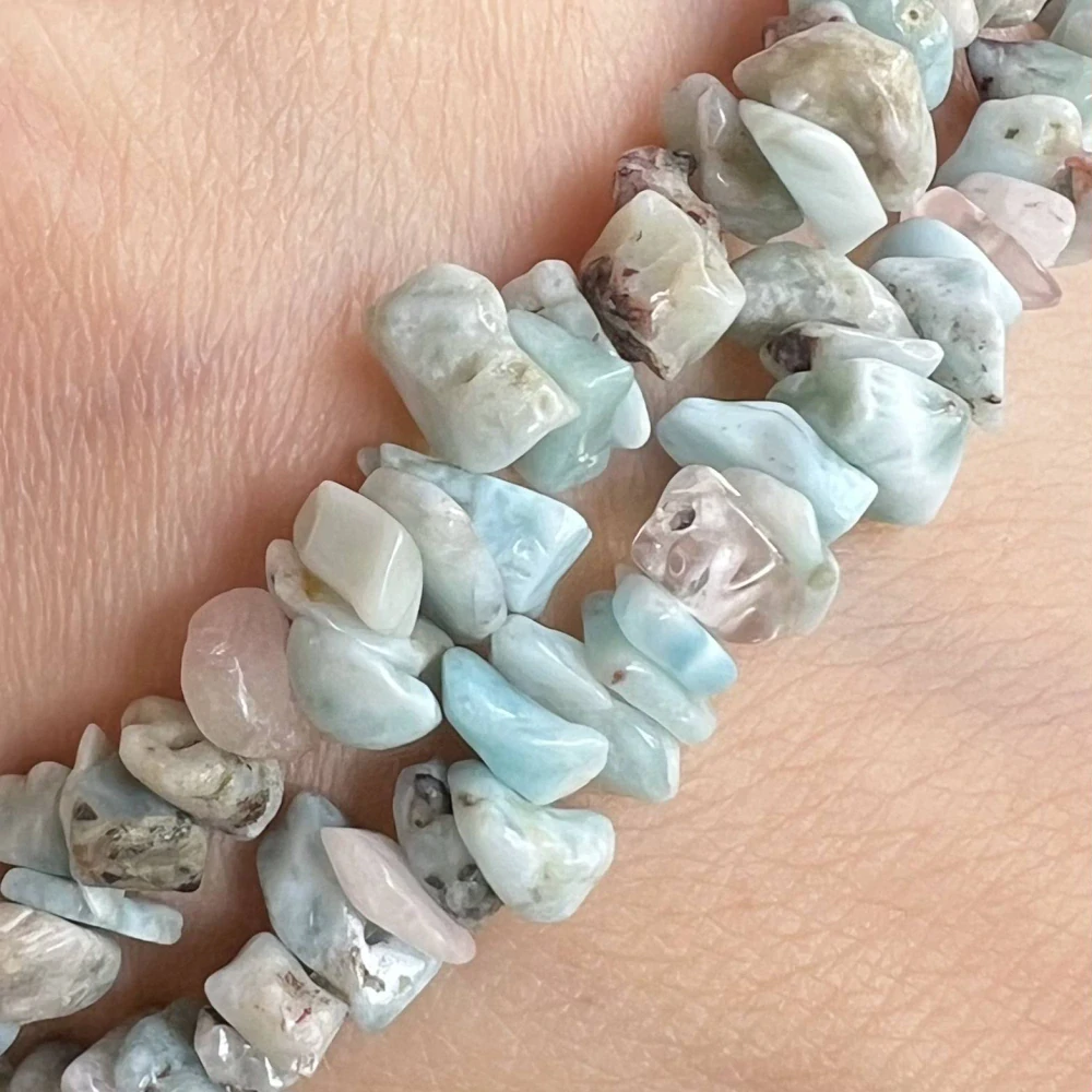 Larimar zlomky, 5-14 mm, šňůra 38 cm