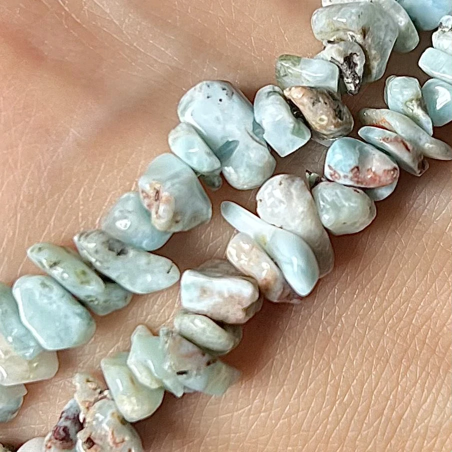 Larimar zlomky, 10-13 mm, šňůra 38 cm