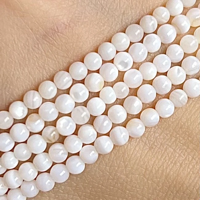 Mušlovina bílá, kvalita B, 3 mm, šňůra 36 cm (cca 115 korálků)