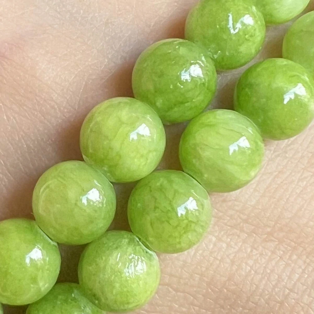 Jadeit světle zelený, 8 mm, šňůra 38 cm