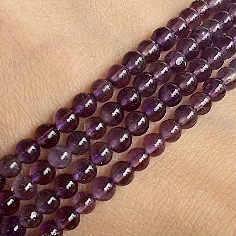 Ametyst, 4 mm, šňůra 38 cm (cca 84 korálků)