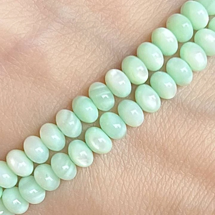 Rondelky z mušloviny - zelená, 5x3 mm, šňůra 38 cm