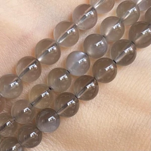 Měsíční kámen šedý, kvalita A, 6 mm, půlšňůra 19 cm (cca 32 korálků)