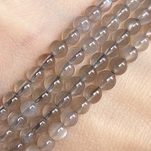 Měsíční kámen šedý, kvalita A, 4-4,5 mm, půlšňůra 19 cm (cca 44 korálků)