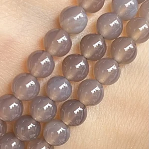 Achát šedý, kvalita A, 6 mm, šňůra 38 cm (cca 62 korálků) 