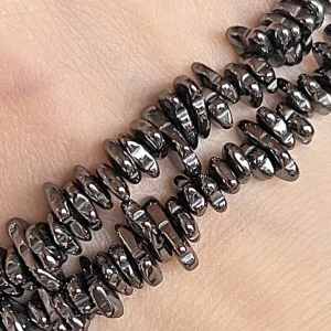 Hematit zlomky, 5-9 mm, syntetický nemagnetický, šňůra 38 cm