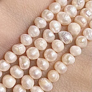 Říční perly, kvalita B, 3,5-5 mm, šňůra 34 cm