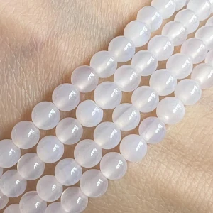 Achát bílý, kvalita A, 4-4,5 mm, šňůra 38 cm (cca 96 korálků)