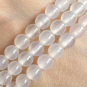 Achát bílý, kvalita A, 6-6,5 mm, šňůra 38 cm (cca 62 korálků)