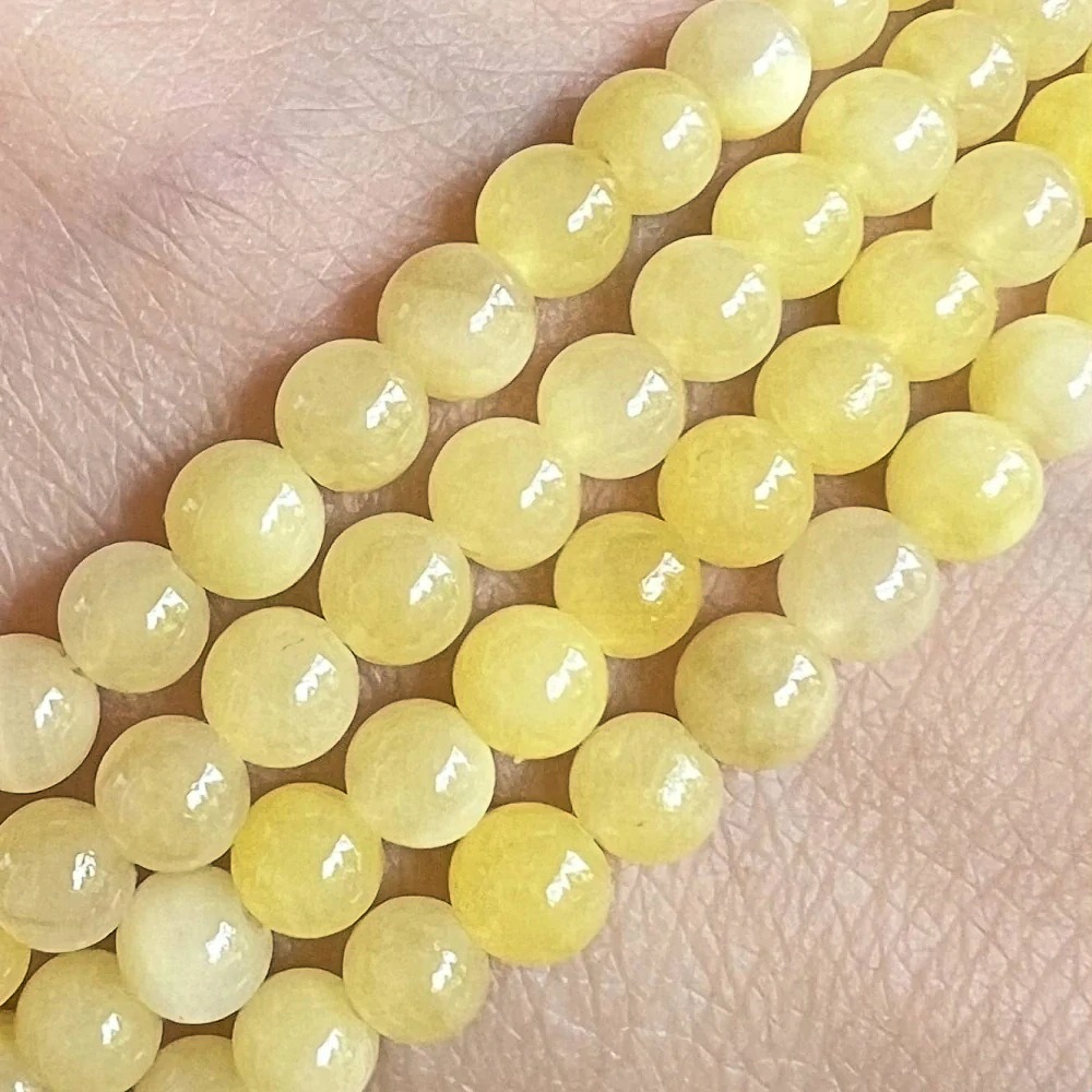 Jadeit žlutý barvený, 4-4,5 mm, šňůra 38 cm (cca 92 korálků)
