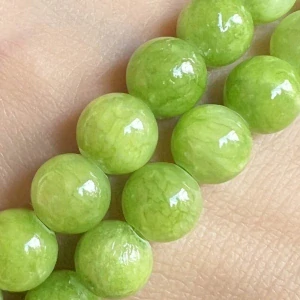 Jadeit světle zelený, 8 mm, šňůra 38 cm