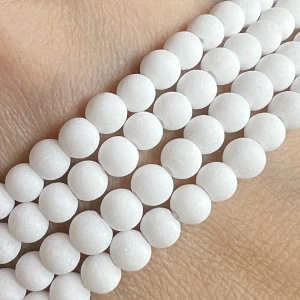 Jadeit bílý matný, 4-4,5 mm, šňůra 38 cm