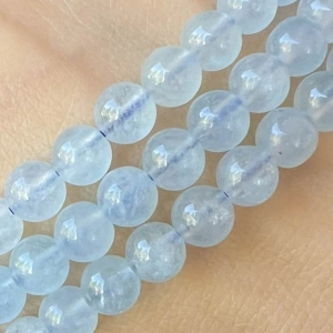 Akvamarín, kvalita A, 6 mm, půlšňůra 19 cm (cca 30 korálků)