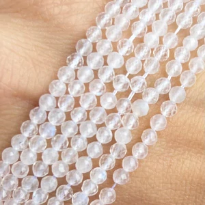 Měsíční kámen, 3-3,5 mm, kvalita A, půlšňůra 19 cm (cca 70 korálků)