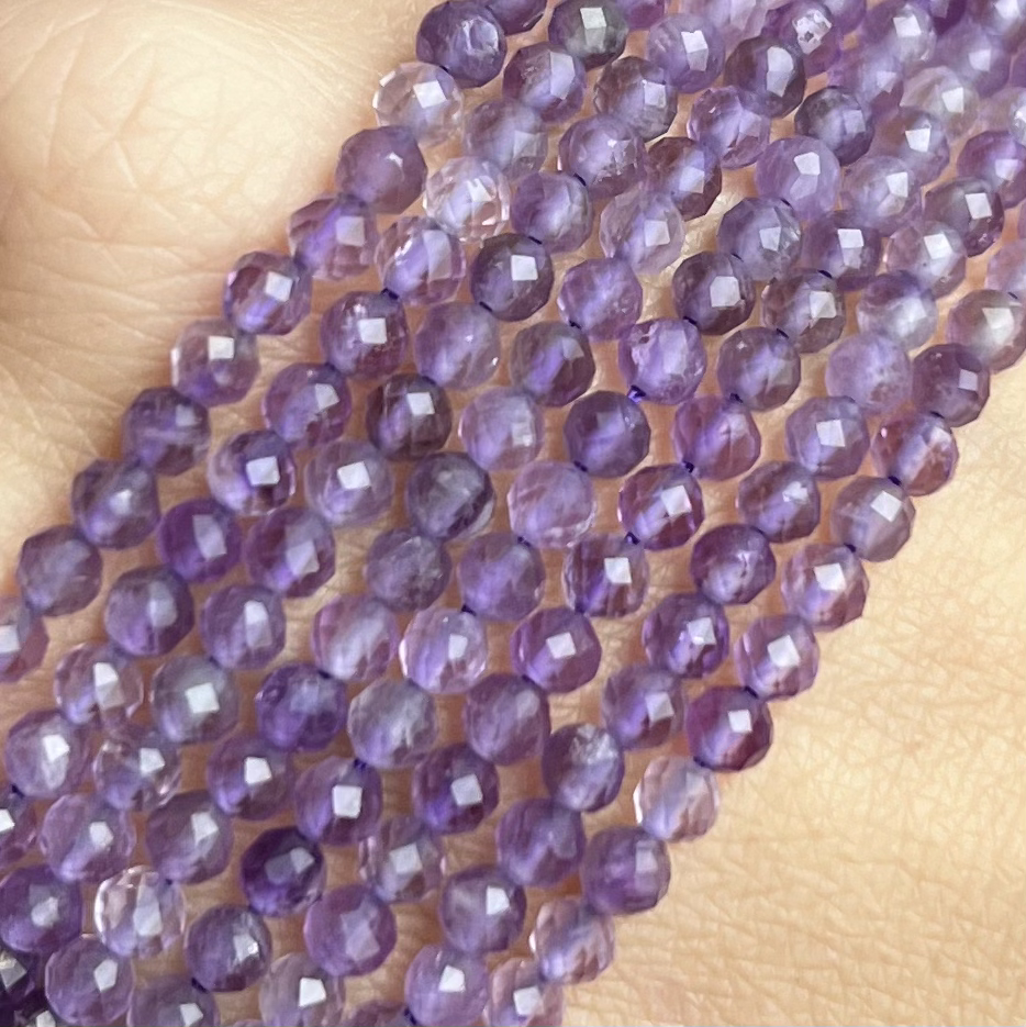 Ametyst 3-3,5 mm, fasetovaný, šňůra 38 cm (cca 124 korálků)