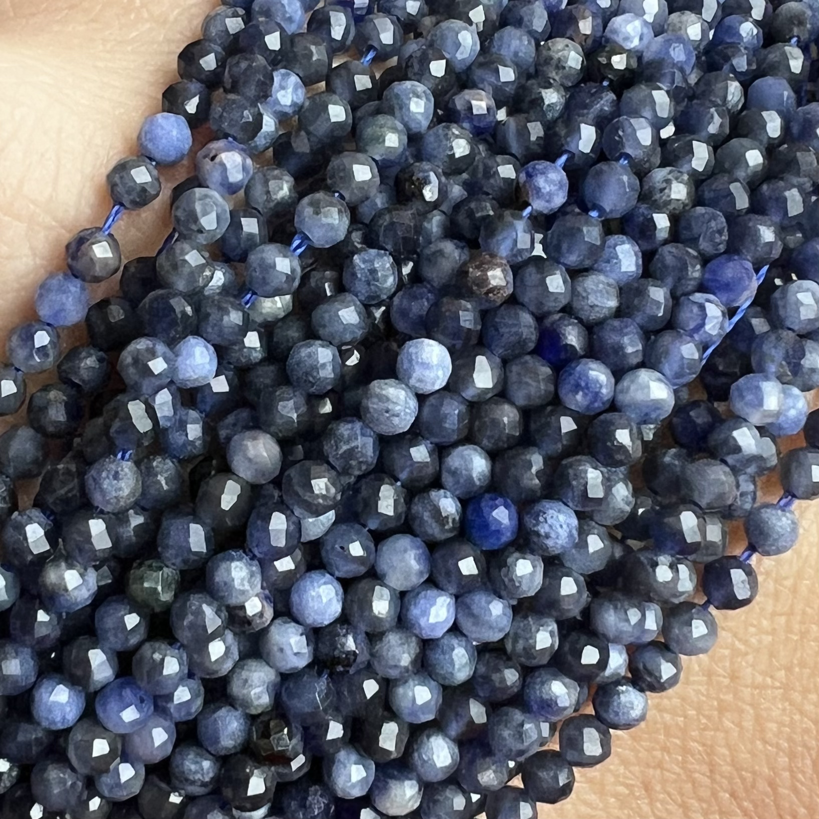 Sodalit, 3 mm, fasetovaný, balení 5 ks