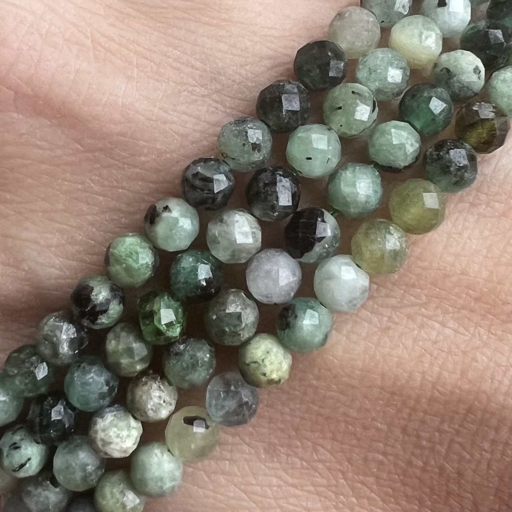 Smaragd, kvalita B, 4 mm, fasetovaný, balení 5 ks