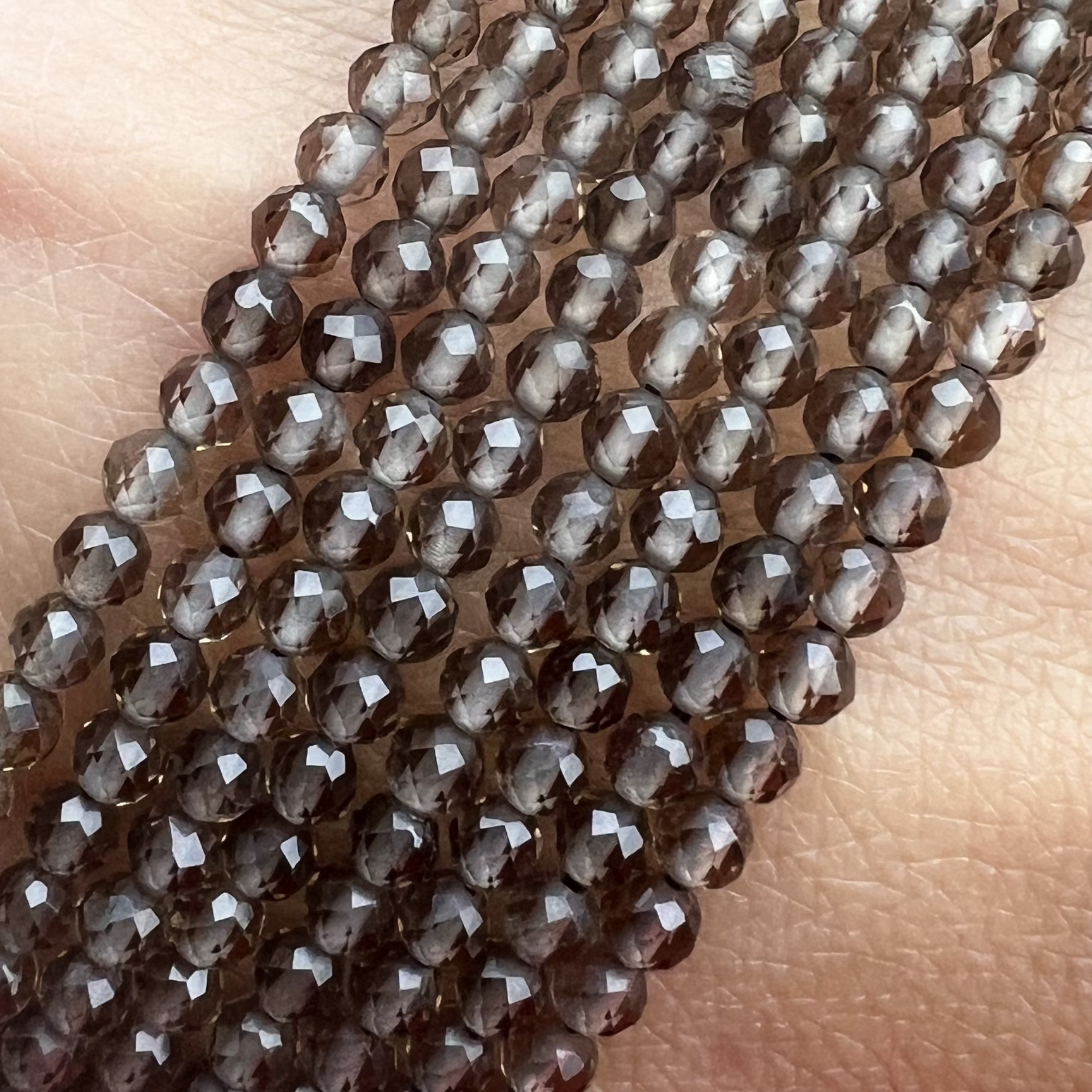 Záhněda, fasetovaná, 3 mm, balení 5 ks