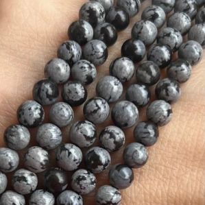 Obsidián vločkový, 4,5-5 mm, šňůra 38 cm (cca 85 korálků)