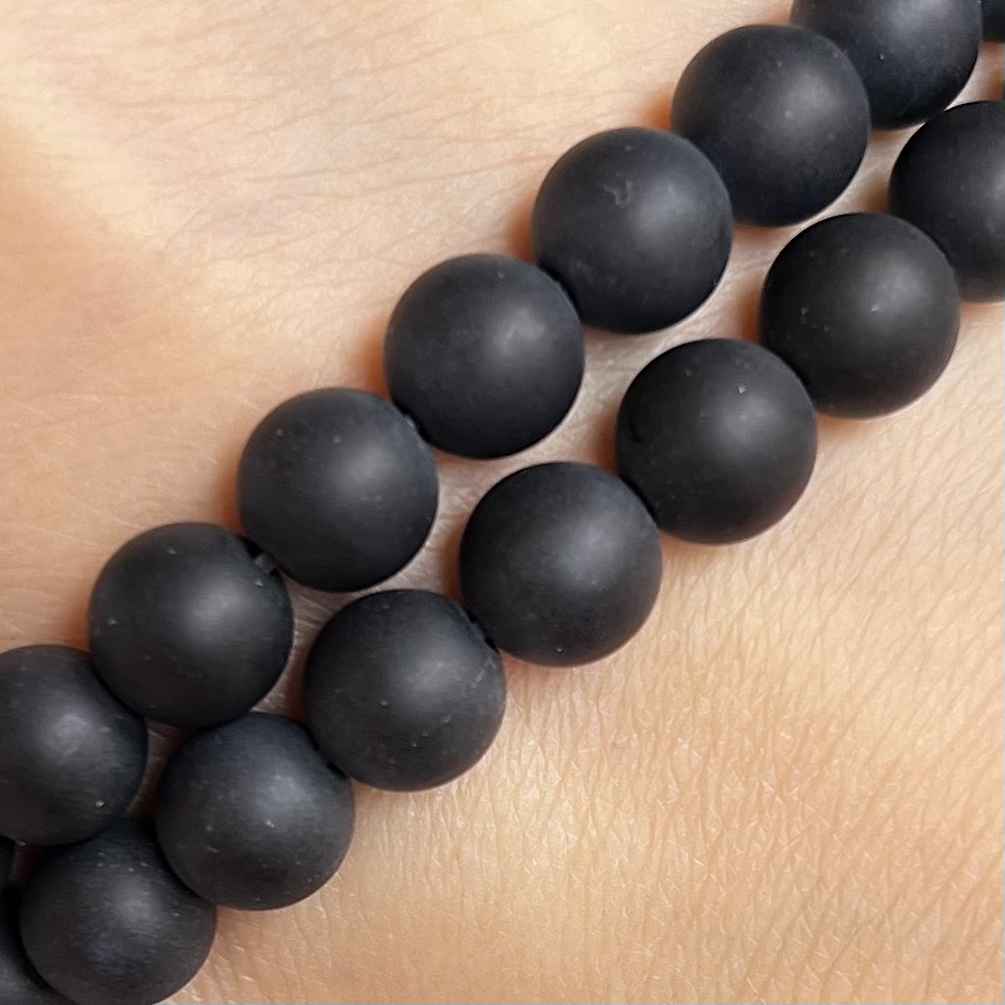 Onyx matný, kvalita A, 8 mm, šňůra 38 cm 