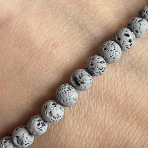 Láva šedá, 4,5-5 mm, půlšňůra 19 cm (cca 43 korálků)