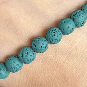 Láva tmavě zelená, 4,5-5 mm, půlšňůra 19 cm (cca 43 korálků)