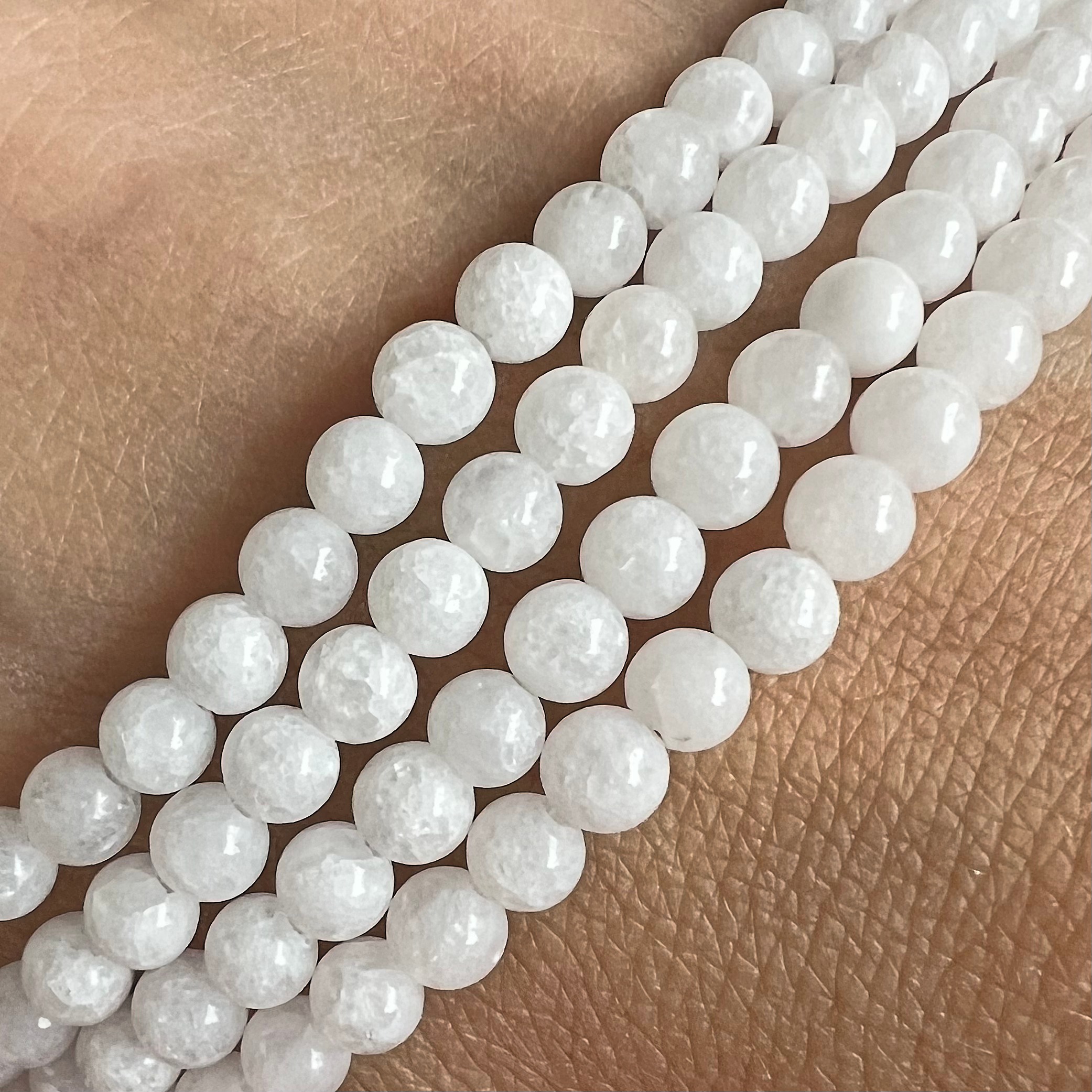 Jadeit bílý 4,5-5 mm, šňůra 38 cm