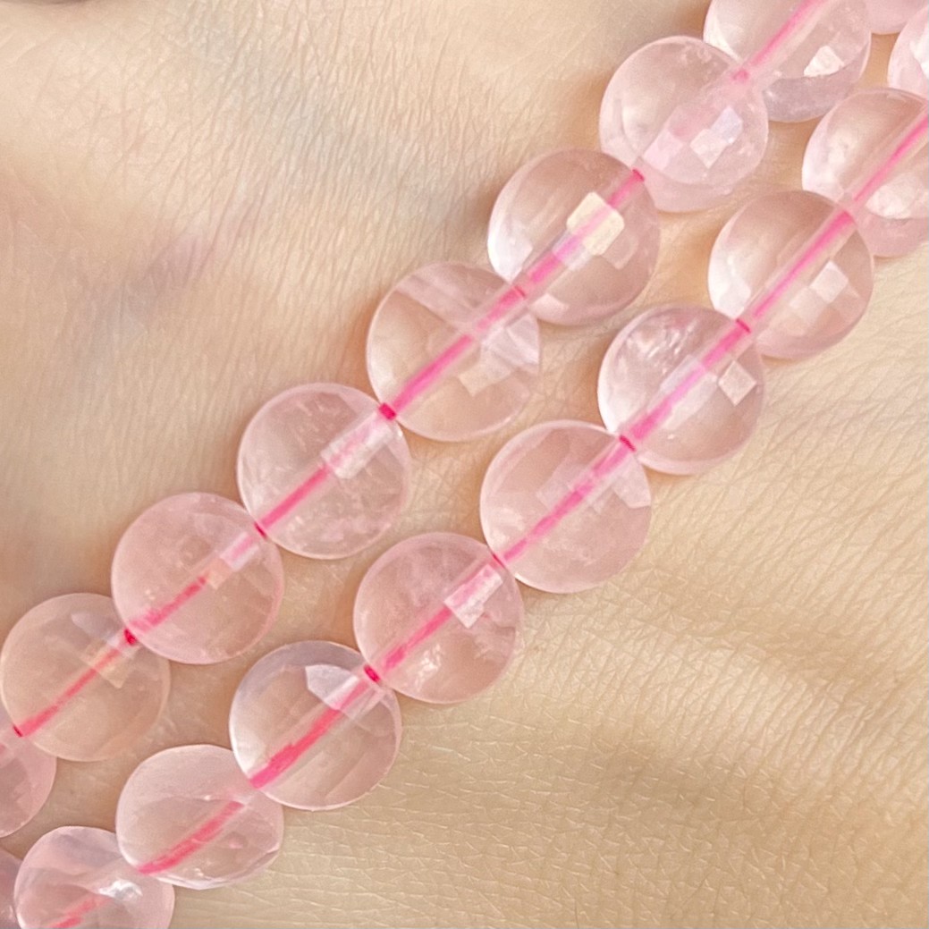 Růženín, penízky fasetované, 8x5 mm, půlšňůra 19 cm (cca 23 korálků)