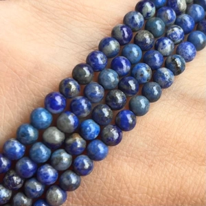 Lapis lazuli, kvalita B, 3,5-4 mm, šňůra 38 cm (cca 89 korálků)