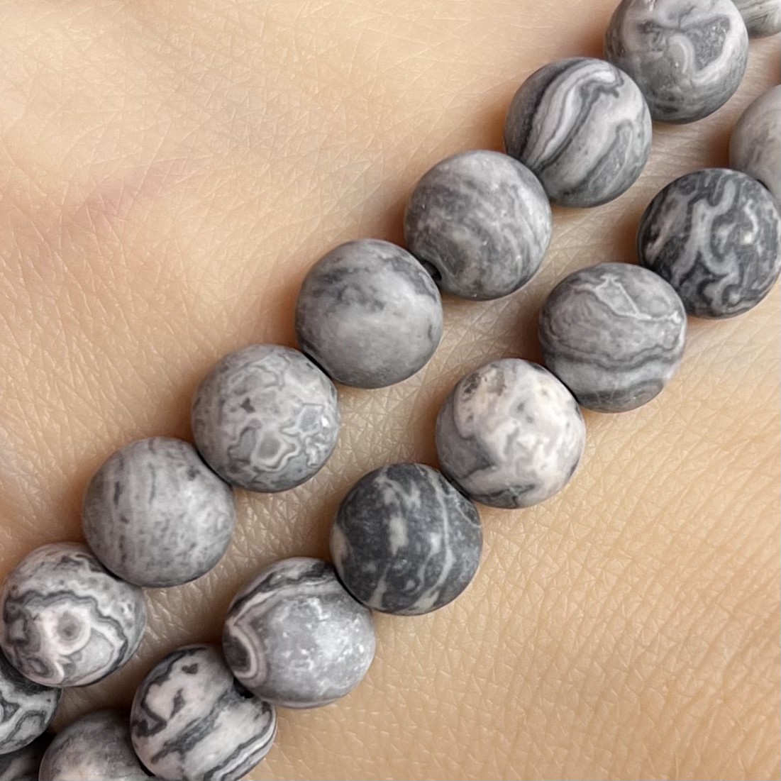 Jaspis krajinný matný, 8 mm, šňůra 38 cm (cca 44 korálků)