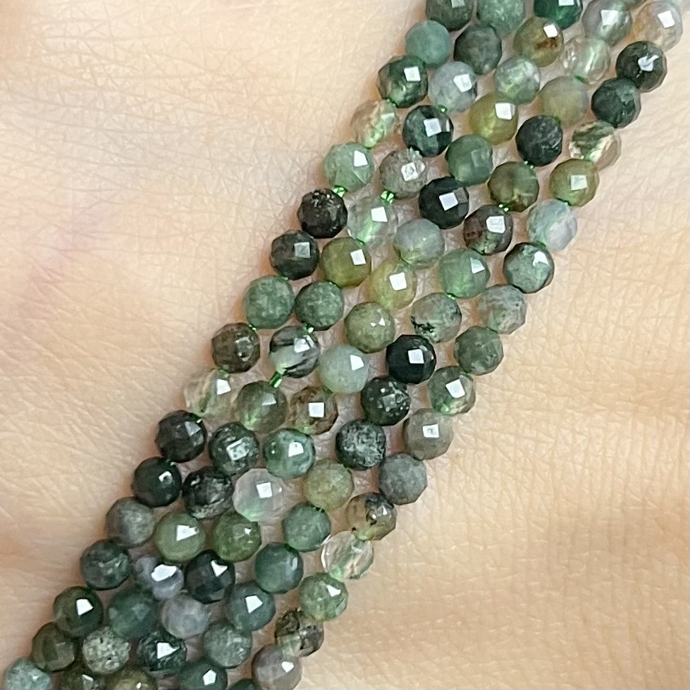 Achát mechový fasetovaný, 3-3,5 mm, šňůra 38 cm (cca 120 korálků)