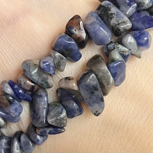 Sodalit zlomky, 5-8 mm, šňůra 38 cm 