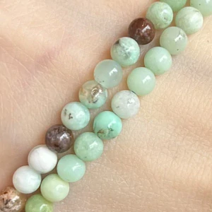 Chryzopras, 4,5-5 mm, půlšňůra 19 cm (cca 23 korálků)