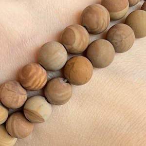 Zkamenělé dřevo matné, 8 mm, šňůra 38 cm (cca 46 korálků)