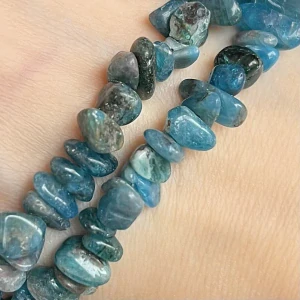 Apatit zlomky, kvalita B, 5-8 mm, šňůra 38 cm 