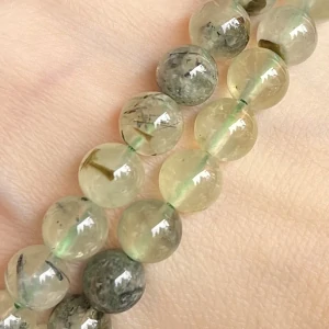 Prehnit, 8 mm, půlšňůra 19 cm (cca 23 korálků)