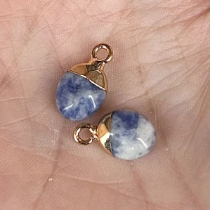 Přívěsek jaspis modrý skvrnitý broušený, 14x8x5 mm