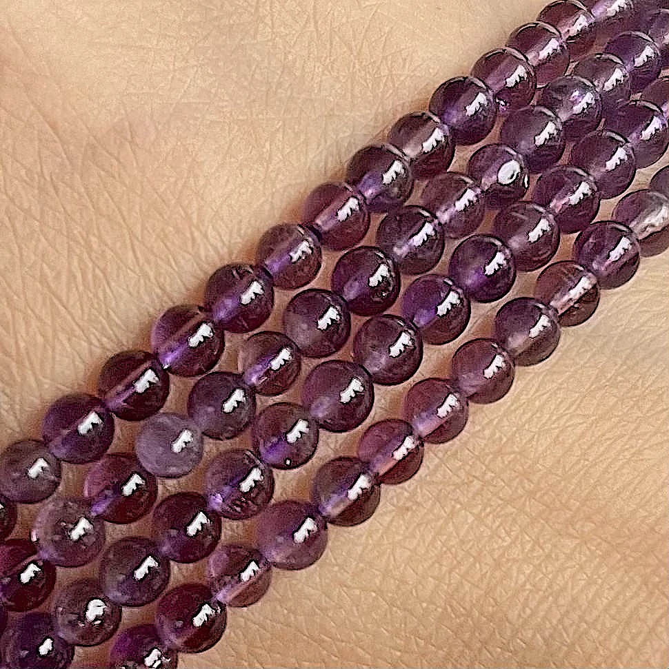 Ametyst, 4 mm, šňůra 38 cm (cca 84 korálků)