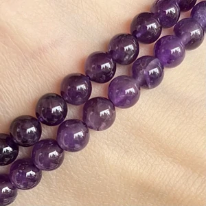 Ametyst 6 mm, půlšňůra 19 cm (cca 30 korálků)