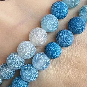 Achát ledový modrý, 8 mm, šňůra 38 cm (cca 46 korálků)