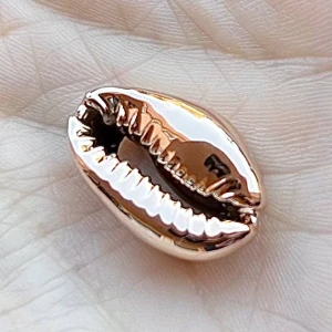 Mezidíl z kauri mušle, rose gold, 20x14 mm