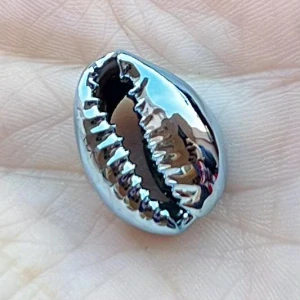 Mezidíl z kauri mušle, modrá, 20x14 mm