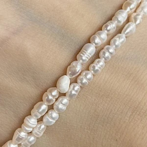 Říční perly, 3-4 mm, šňůra 36 cm (cca 65 korálků)