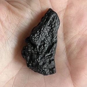 Tektit vrtaný surový, 18-50 mm, balení 1 ks