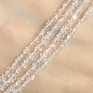 Herkimerský diamant - křišťál, 1,5-4x1,5-2 mm, půlšňůra 19 cm
