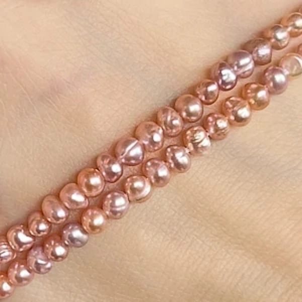 Říční perly, cca 3x5 mm, šňůra 35 cm 