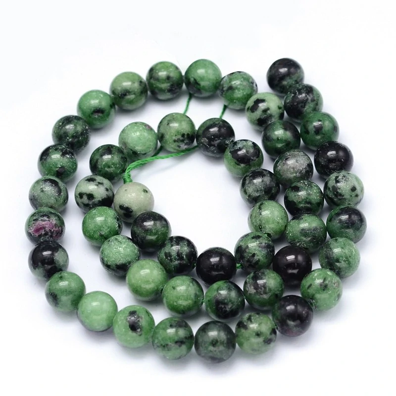 Rubín v zoisitu, 8 mm, šňůra 38 cm (cca 45 korálků)
