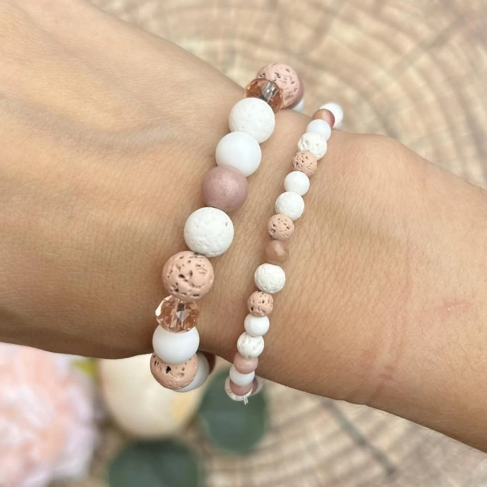 Láva béžová, 4,5-5 mm, půlšňůra 19 cm (cca 43 korálků)