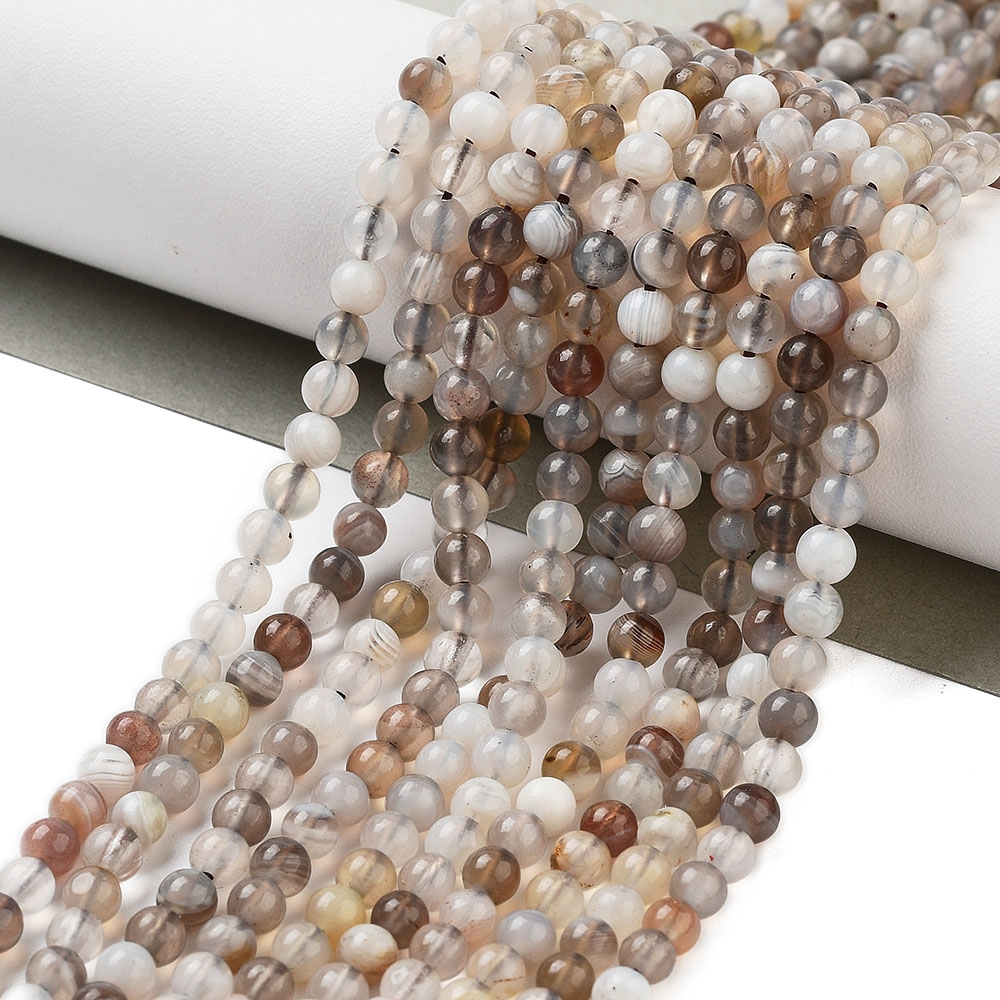 Achát botswanský, 4 mm, šňůra 38 cm (cca 93 korálků) 